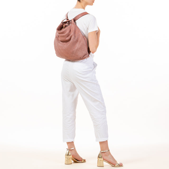 Zeroassoluto - Borsa zaino in pelle intrecciata - cipria