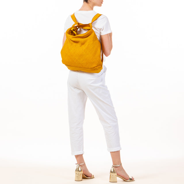 Zeroassoluto - Borsa zaino in pelle intrecciata - Senape
