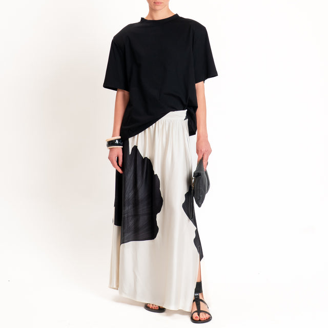 Anonyme-Gonna satin fantasia foglie elastico dietro - burro/nero