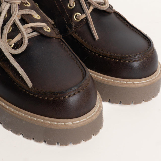 Ovye'-Stringata in pelle - moro