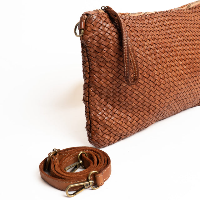 W by Whitemood-Maxi pochette intrecciata - cuoio