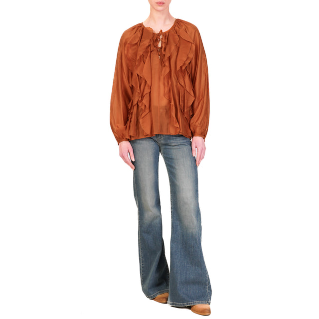 Blusa de muselina con volantes y tensión - tabaco