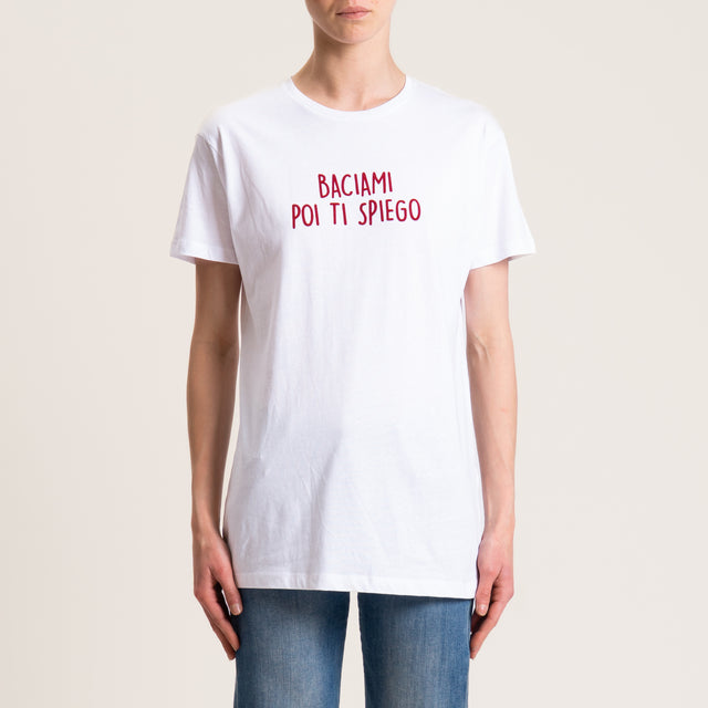 Souvenir-T-shirt "BACIAMI POI TI SPIEGO" - bianco