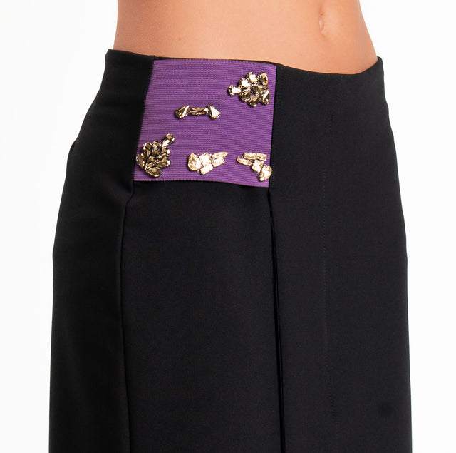 Tensione in-Gonna portafoglio con applicazione cabochon - nero/viola
