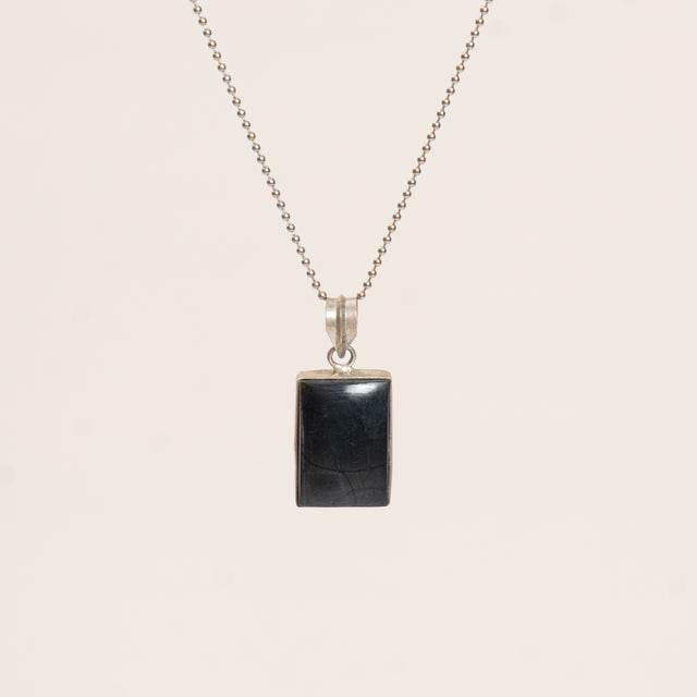 W by Whitemood-Collana pietra BLACK OBSIDIAN - square black