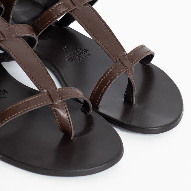 Divine Follie-Sandalo infradito cinturino alla caviglia - moro