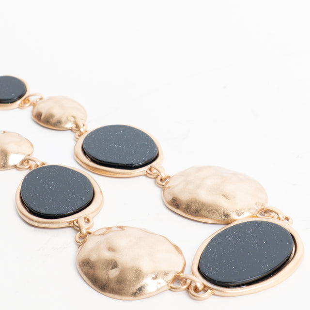 W by Whitemood-Collana con pietre e medaglie martellate - Nero