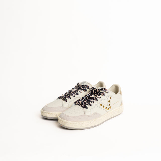 Victoria-Sneakers in pelle con borchie - crema/oro