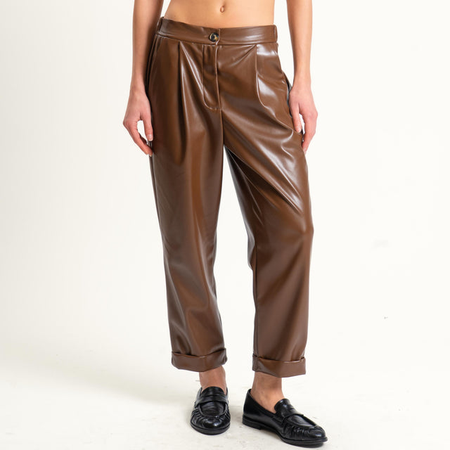 Dixie-Pantalone similpelle elastico dietro con pinces e risvolto- bruciato