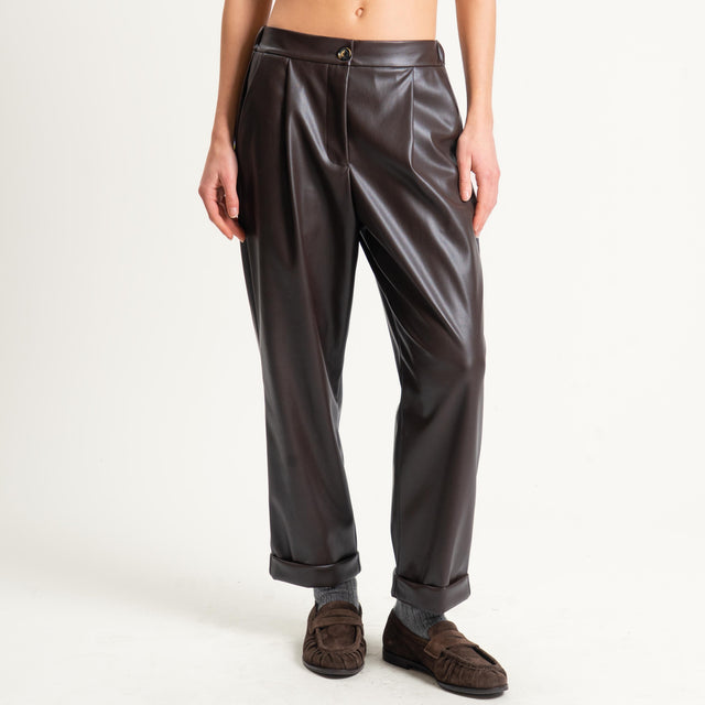 Dixie-Pantalone similpelle elastico dietro con pinces e risvolto - moro