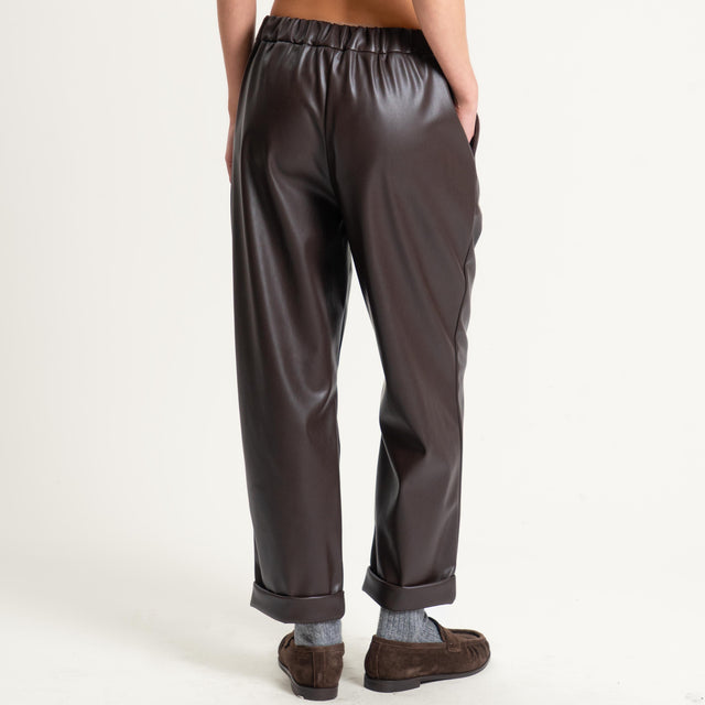 Dixie-Pantalone similpelle elastico dietro con pinces e risvolto - moro