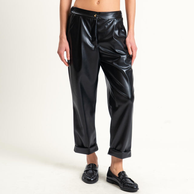 Dixie-Pantalone similpelle elastico dietro con pinces e risvolto - nero