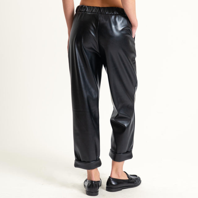 Dixie-Pantalone similpelle elastico dietro con pinces e risvolto - nero