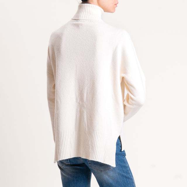 Kontatto-Maglia collo alto spacchi laterali - avorio
