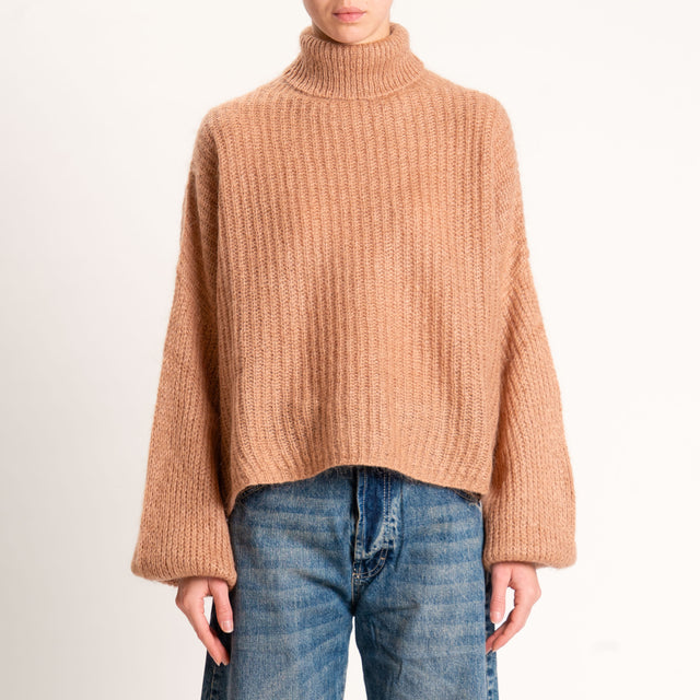 Kontatto-Maglia mohair collo alto coste inglesi - biscotto