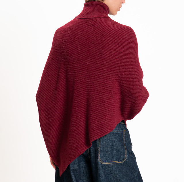 Kontatto-Maglia collo alto asimmetrica a coste - marsala