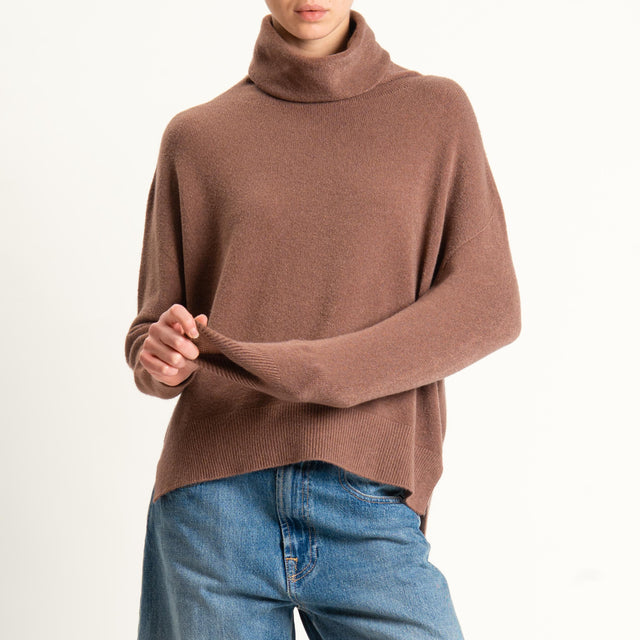 Kontatto-Maglia collo alto spacchi laterali (QS) - nocciola