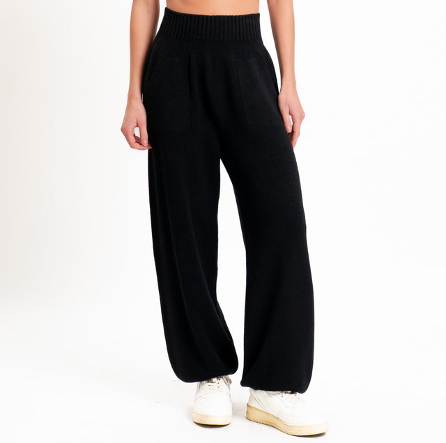 Kontatto QS knit trousers with pockets - black