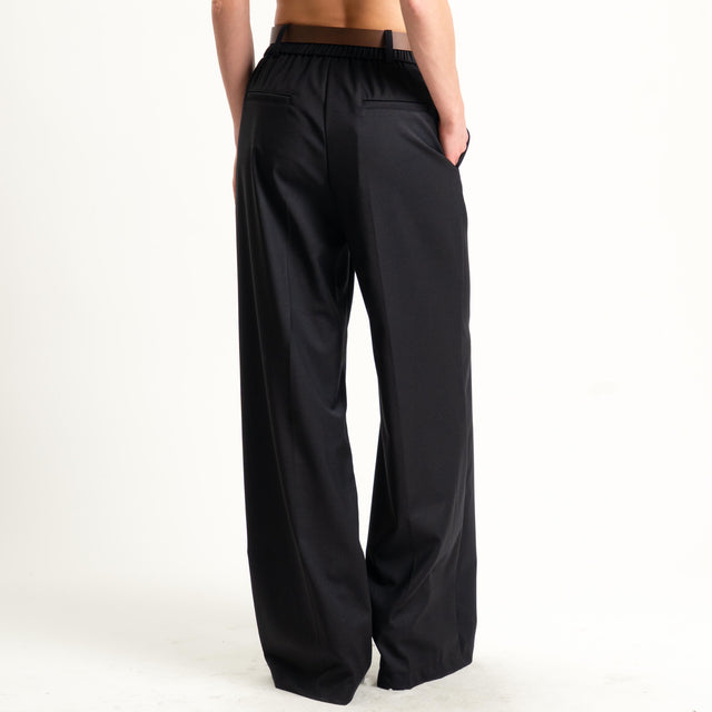 Motel-Pantalone elastico dietro con cintura - nero