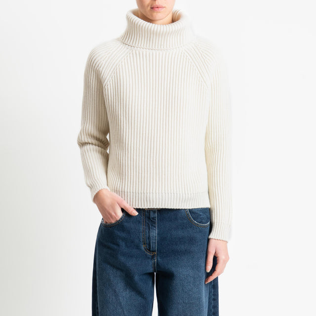 Motel-Maglia collo alto costa inglese spacchi laterali - panna