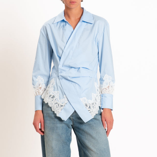 Motel-Camicia chiusura asimmetrica con pizzo - Celeste