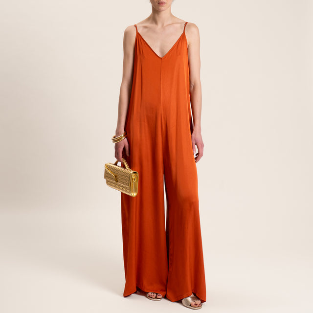 Motel-Tuta in satin bretelle regolabili - rust