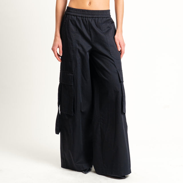 Motel-Pantalone cargo wide leg elastico in vita - nero