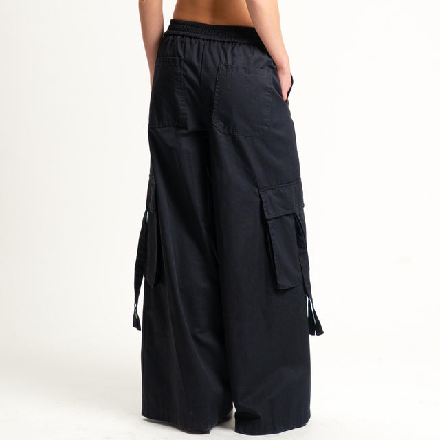 Motel-Pantalone cargo wide leg elastico in vita - nero