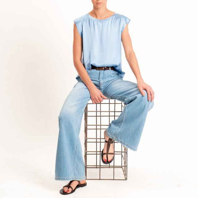 Motel-Blusa smanicata in satin viscosa elasticizza - azzurro