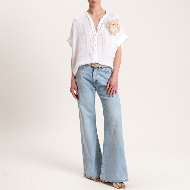 Motel-Camicia in lino mezza manica con spilla - bianco