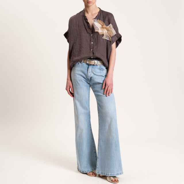 Motel-Camicia in lino mezza manica con spilla - moro
