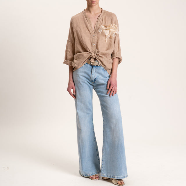 Motel-Camicia in lino con spilla - cammello