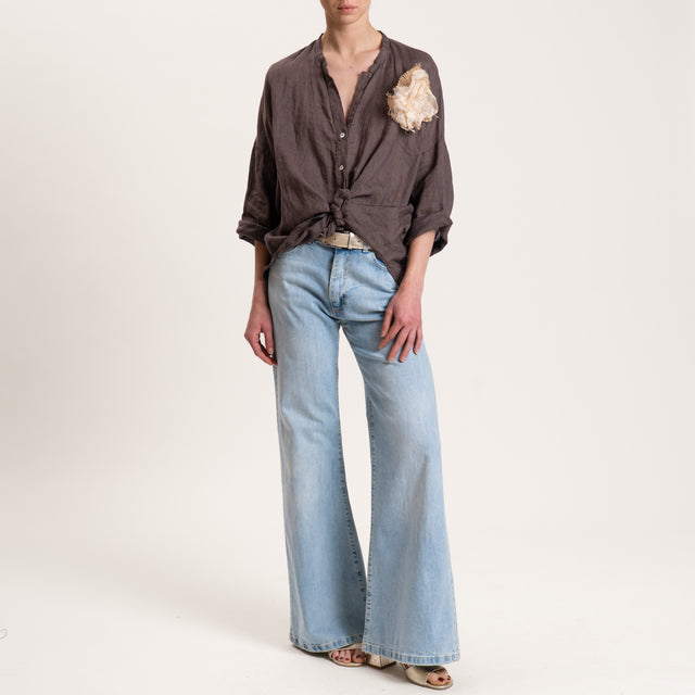 Motel-Camicia in lino con spilla - moro