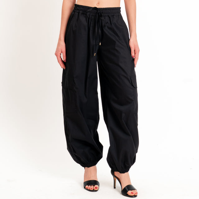 Motel-Pantalone cargo parachute con coulisse - nero