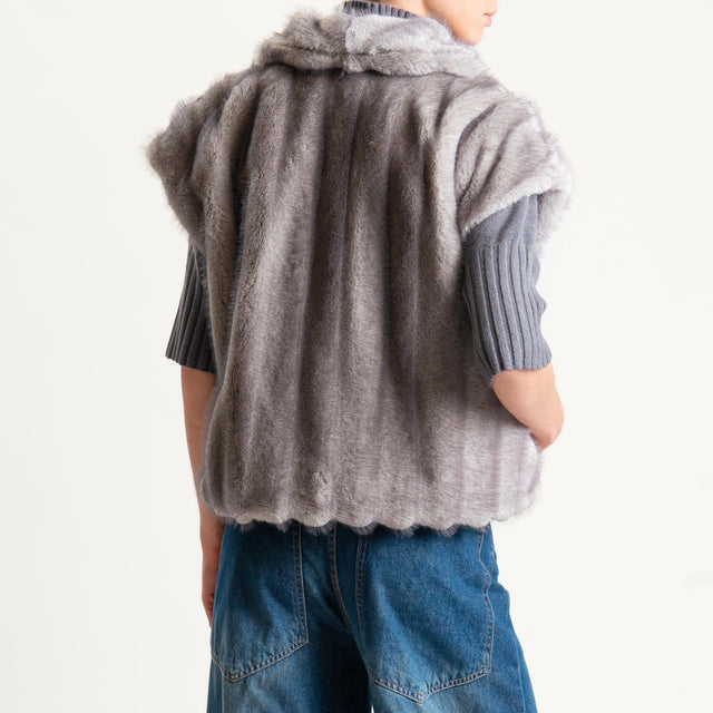 Motel-Gilet ecopelliccia con spilla - grigio
