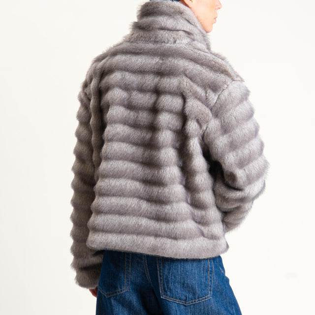 Motel- Ecopelliccia con spilla - grigio