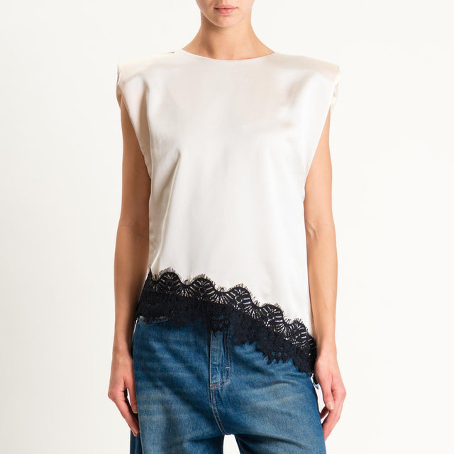 Motel- Blusa smanicata satin con pizzo - avorio/nero