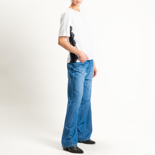 Motel-T-shirt con pizzo laterali - latte/nero