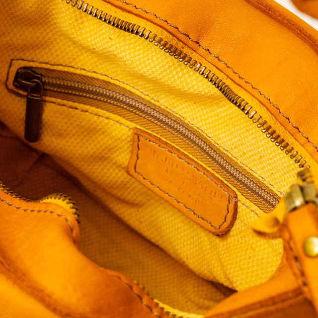 Zeroassoluto - Flap bag tolfa con borchie - Senape