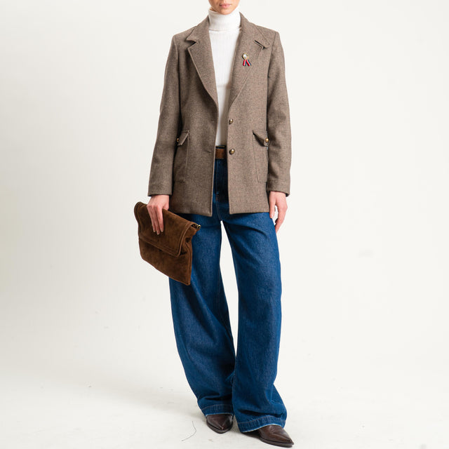 Philia Loft-Giacca spinata con spilla - beige/moro