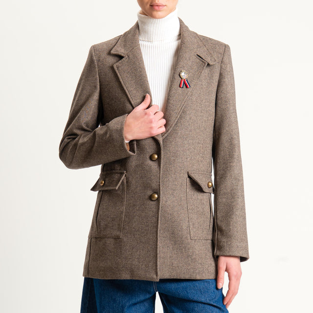 Philia Loft-Giacca spinata con spilla - beige/moro
