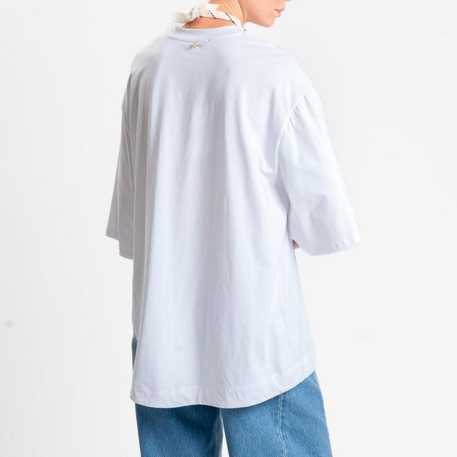 Philia Loft-T-shirt oversize asimmetrica con collana - bianco