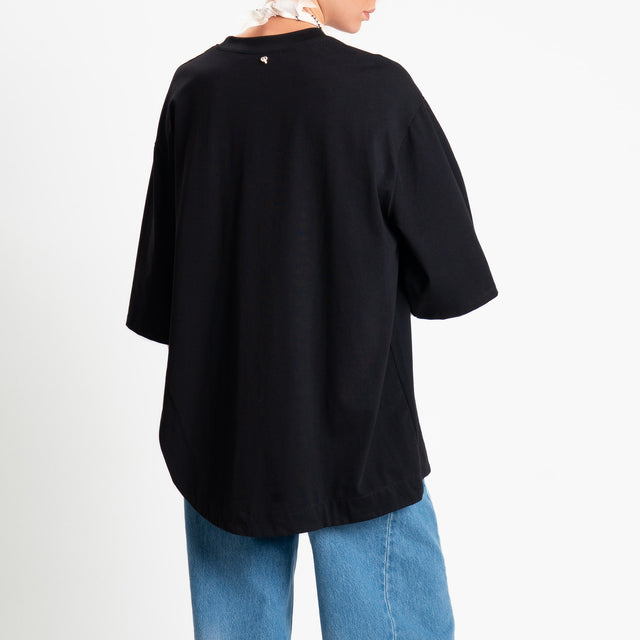 Philia Loft-T-shirt oversize asimmetrica con collana - nero