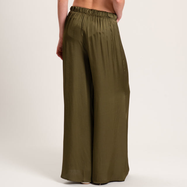 Tensione in-Completo top e pantalone raso elasticizzato di viscosa - militare