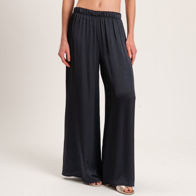 Tensione in-Completo top e pantalone raso elasticizzato di viscosa - nero