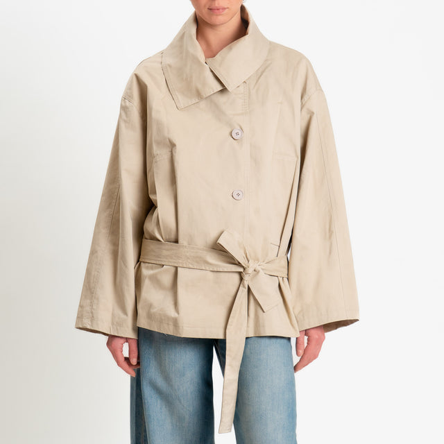 Tensione in-Trench con cintura - beige