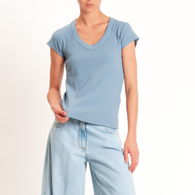 Tensione in-T-shirt scollo v a costine - jeans
