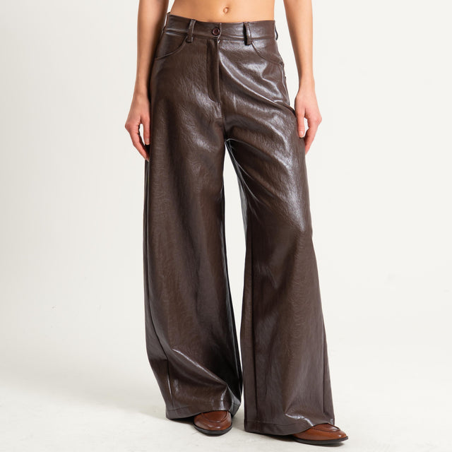 Tensione in-Pantalone GIUSI similpelle invecchiata - moro