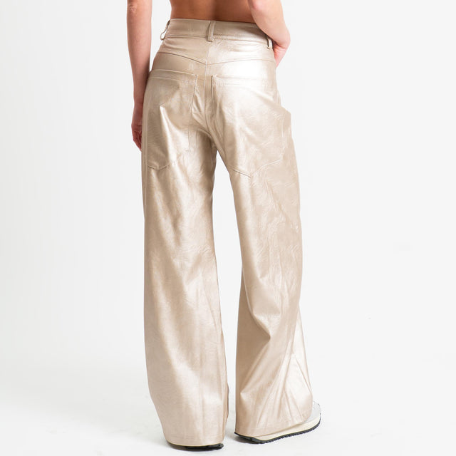 Tensione in-Pantalone GIUSI similpelle wide leg - laminato oro