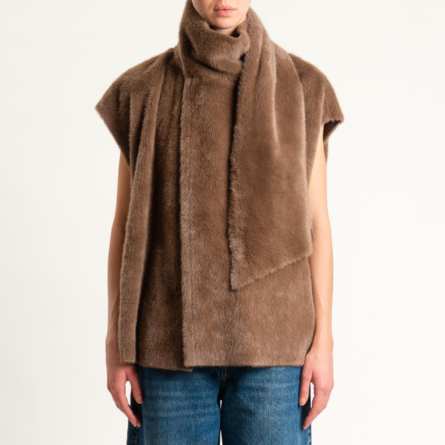 Tensione in-Gilet ecopellicia con sciarpa - moro